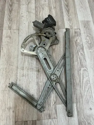TOYOTA AVENSİZ SAG ÖN CAM KRİKOSU 9651920-100 – TOYOTA AVENSİZ SAG ÖN CAM KRİKOSU 9651920-100 – fotoğraf 4