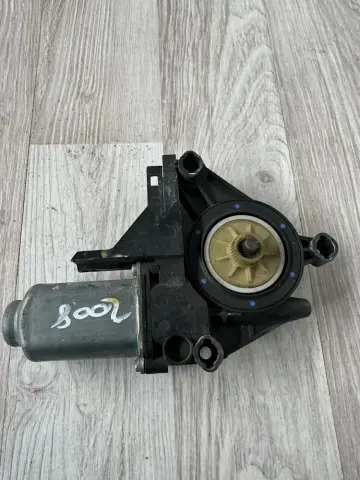 VOLKSWAGEN CADDY SAG ÖN CAM MOTORU 1T0959701 – VOLKSWAGEN CADDY SAG ÖN CAM MOTORU 1T0959701 – fotoğraf 2