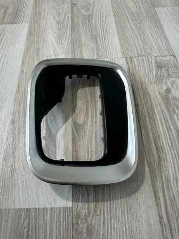 RENAULT MEGANE 4 VİTES ÇERÇEVESİ 969130485R – RENAULT MEGANE 4 VİTES ÇERÇEVESİ 969130485R – fotoğraf 1