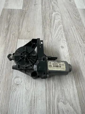 VOLKSWAGEN CADDY SAG ÖN CAM MOTORU 1T0959701 – VOLKSWAGEN CADDY SAG ÖN CAM MOTORU 1T0959701 – fotoğraf 1