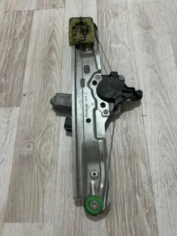 FORD FOCUS 3 SAG ARKA CAM KRİKOSU BM51-A27000 – FORD FOCUS 3 SAG ARKA CAM KRİKOSU BM51-A27000 – fotoğraf 1