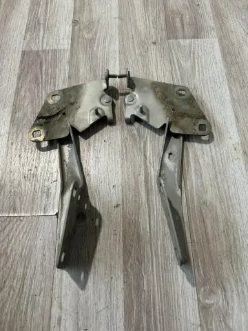 RENAULT FLUENCE SAG SOL KAPUT MENTEŞESİ 554000016R – RENAULT FLUENCE SAG SOL KAPUT MENTEŞESİ 554000016R – fotoğraf 1