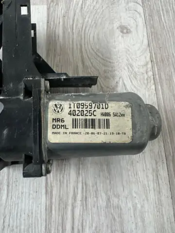 VOLKSWAGEN CADDY SAG ÖN CAM MOTORU 1T0959701 – VOLKSWAGEN CADDY SAG ÖN CAM MOTORU 1T0959701 – fotoğraf 3