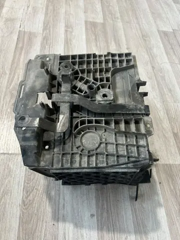 RENAULT FLUENCE AKÜ ALT TAPLASI ÇIKMA 244466737R – RENAULT FLUENCE AKÜ ALT TAPLASI ÇIKMA 244466737R – fotoğraf 2