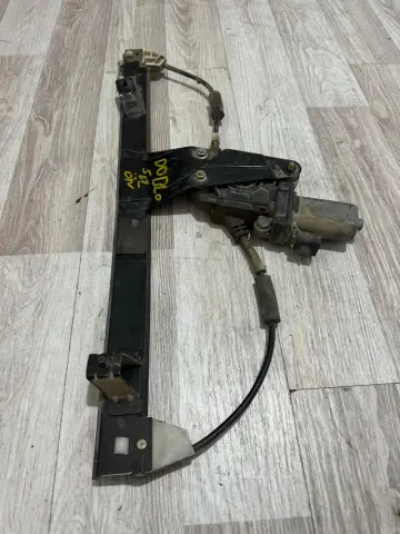 FİAT DOBLO SOL ÖN CAM KRİKOSU 46819653 – FİAT DOBLO SOL ÖN CAM KRİKOSU 46819653 – fotoğraf 1