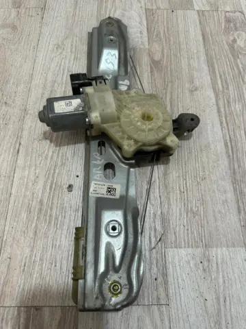 FORD FOCUS 3 SAG ARKA CAM KRİKOSU  BM51A27000BC – FORD FOCUS 3 SAG ARKA CAM KRİKOSU  BM51A27000BC – fotoğraf 3