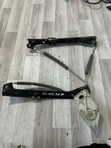 VOLKWSVAGEN POLO SOL ÖN CAM KRİKOSU 6R4837461 – VOLKWSVAGEN POLO SOL ÖN CAM KRİKOSU 6R4837461 – fotoğraf 1