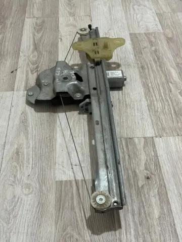 RENAULT CLİO 4 SOL ARKA CAM KRİKOSU 128001502-B – RENAULT CLİO 4 SOL ARKA CAM KRİKOSU 128001502-B – fotoğraf 1