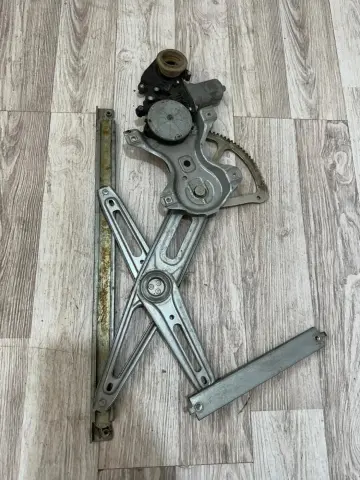 TOYOTA AVENSİZ SAG ÖN CAM KRİKOSU 9651920-100 – TOYOTA AVENSİZ SAG ÖN CAM KRİKOSU 9651920-100 – fotoğraf 1