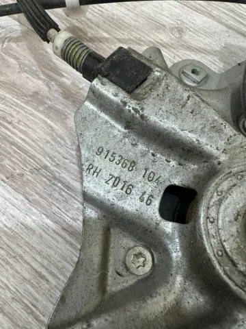 OPEL ASTRA SAG ÖN CAM KRİKOSU 915368104 – OPEL ASTRA SAG ÖN CAM KRİKOSU 915368104 – fotoğraf 1