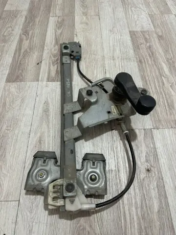 SKODA OCTAVİA  SOL ARKA CAM KRİKOSU 1U4839401 – SKODA OCTAVİA  SOL ARKA CAM KRİKOSU 1U4839401 – fotoğraf 1