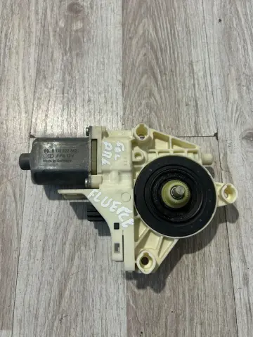 RENAULT FLUENCE SOL ARKA CAM MOTORU ÇIKMA 827310012R – RENAULT FLUENCE SOL ARKA CAM MOTORU ÇIKMA 827310012R – fotoğraf 1
