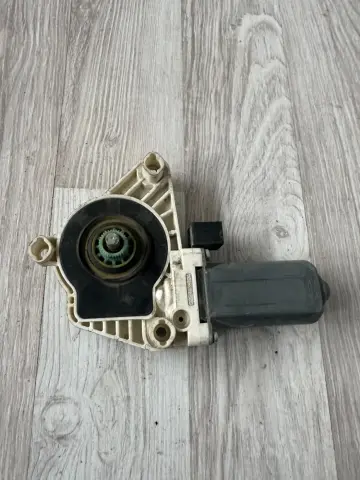 VOLKSWAGEN PASSAT B,8 SAG ÖN CAM MOTORU 5Q4959802 – VOLKSWAGEN PASSAT B,8 SAG ÖN CAM MOTORU 5Q4959802 – fotoğraf 2