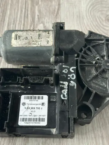 VOLKSWAGEN CADDY SOL ÖN CAM MOTORU 1K0959702J – VOLKSWAGEN CADDY SOL ÖN CAM MOTORU 1K0959702J – fotoğraf 3