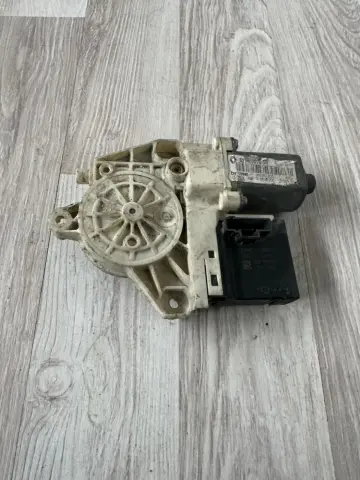 RENAULT FLUENCE SOL ARKA CAM MOTORU 0130822330 – RENAULT FLUENCE SOL ARKA CAM MOTORU 0130822330 – fotoğraf 1