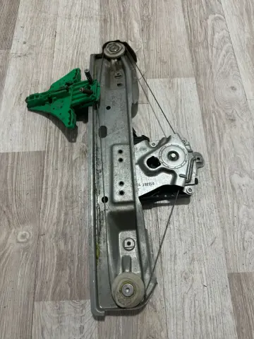 OPEL ASTRA SOL ARKA CAM KRİKOSU 915345105 – OPEL ASTRA SOL ARKA CAM KRİKOSU 915345105 – fotoğraf 1