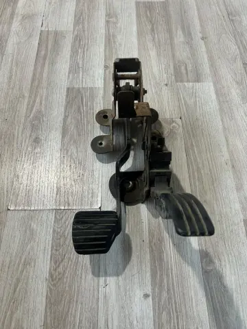 RENAULT FLUENCE PEDAL TAKIMI ÇIKMA 180100020R – RENAULT FLUENCE PEDAL TAKIMI ÇIKMA 180100020R – fotoğraf 1