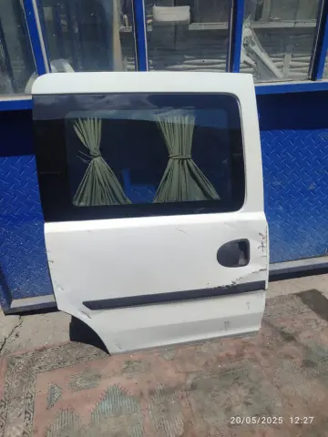 OPEL COMBO SAG ARKA KAPI DOLU BOŞ – OPEL COMBO SAG ARKA KAPI DOLU BOŞ – fotoğraf 1