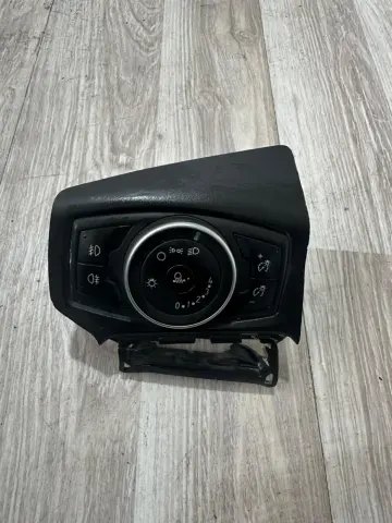 FORD COURİER FAR  ANAHTAR CERCEVESİ F1ET13A024 – FORD COURİER FAR  ANAHTAR CERCEVESİ F1ET13A024 – fotoğraf 1