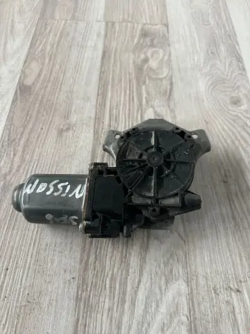 NİSSAN QASHQAİ SOL ÖN CAM MOTORU 402035J – NİSSAN QASHQAİ SOL ÖN CAM MOTORU 402035J – fotoğraf 1