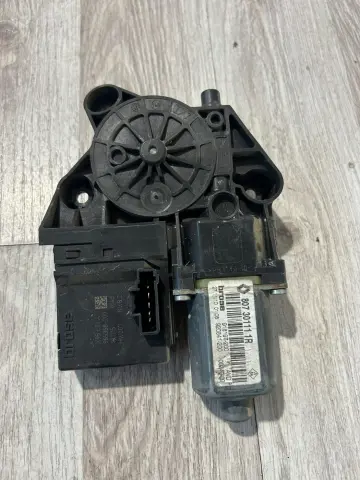 RENAULT FLUENCE SAG ÖN CAM MOTORU ÇIKMA ORJİNAL 807301111R – RENAULT FLUENCE SAG ÖN CAM MOTORU ÇIKMA ORJİNAL 807301111R – fotoğraf 2