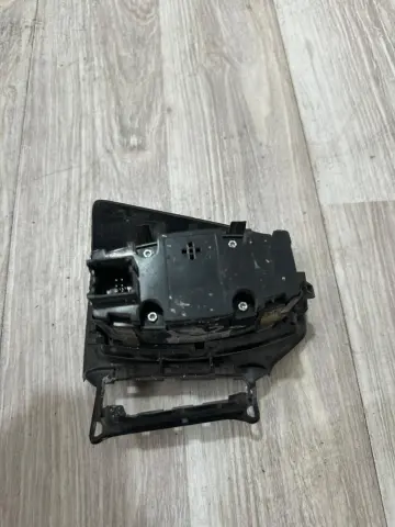 FORD COURİER FAR  ANAHTAR CERCEVESİ F1ET13A024 – FORD COURİER FAR  ANAHTAR CERCEVESİ F1ET13A024 – fotoğraf 2