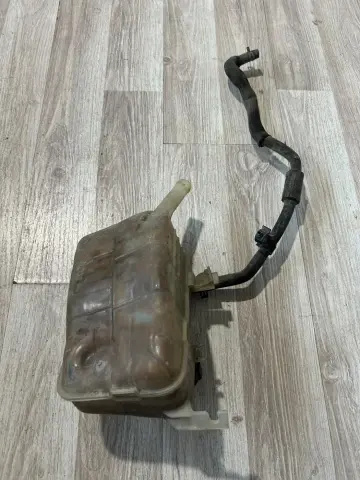 RENAULT FLUENCE RADYATÖR YEDEK SU DEPOSU  ÇIKMA – RENAULT FLUENCE RADYATÖR YEDEK SU DEPOSU  ÇIKMA – fotoğraf 2
