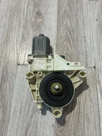 RENAULT FLUENCE SAG ARKA CAM MOTORU ÇIKMA 827300013R – RENAULT FLUENCE SAG ARKA CAM MOTORU ÇIKMA 827300013R – fotoğraf 1