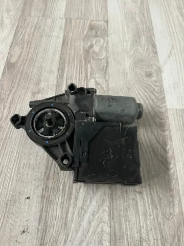 VOLKSWAGEN CADDY SOL ÖN CAM MOTORU 1K0959702J – VOLKSWAGEN CADDY SOL ÖN CAM MOTORU 1K0959702J – fotoğraf 2