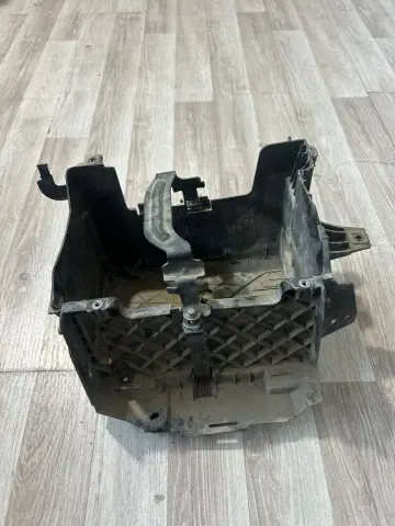 RENAULT FLUENCE AKÜ ALT TAPLASI ÇIKMA 244466737R – RENAULT FLUENCE AKÜ ALT TAPLASI ÇIKMA 244466737R – fotoğraf 1