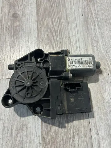 RENAULT FLUENCE SAG ÖN CAM MOTORU ÇIKMA ORJİNAL 807301111R – RENAULT FLUENCE SAG ÖN CAM MOTORU ÇIKMA ORJİNAL 807301111R – fotoğraf 3
