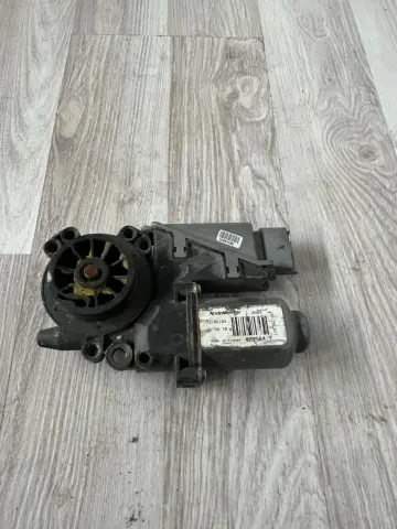 SKODA OCTAVİA ARKA CAM MOTORU 0130821731 – SKODA OCTAVİA ARKA CAM MOTORU 0130821731 – fotoğraf 1