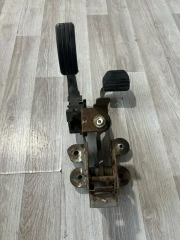 RENAULT FLUENCE PEDAL TAKIMI ÇIKMA 180100020R – RENAULT FLUENCE PEDAL TAKIMI ÇIKMA 180100020R – fotoğraf 3